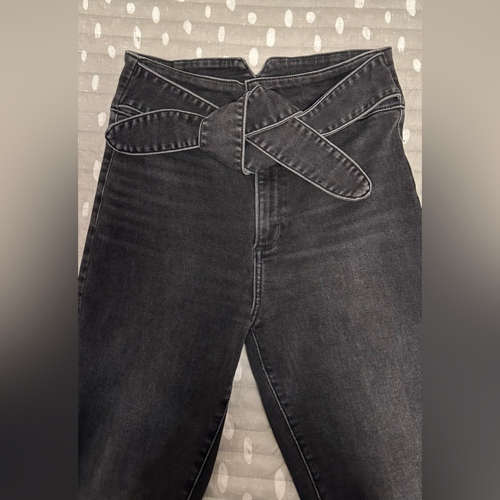 Abercrombie & Fitch ULTRA HIGH RISE SUPER SKINNY ANKLE DENIM - Picture 2 of 5